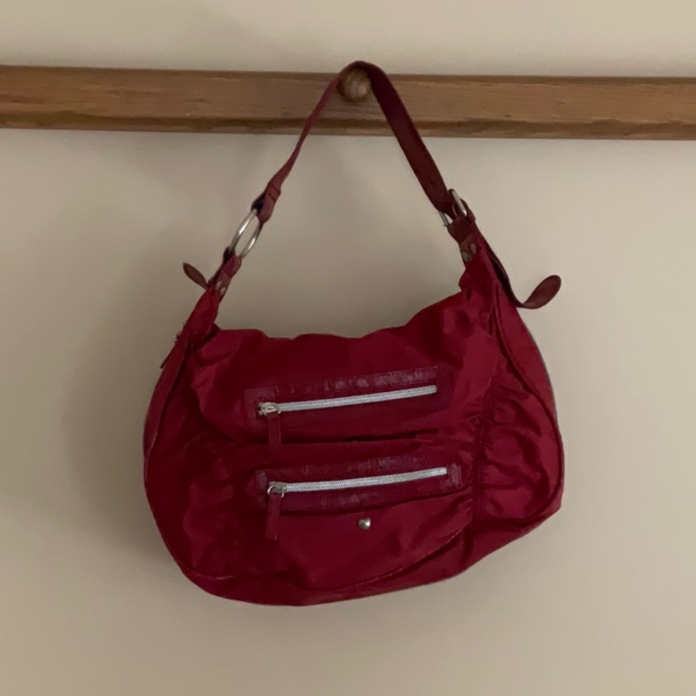 Like NEW! SR Squared Sondra Roberts medium zippered hobo handbag.